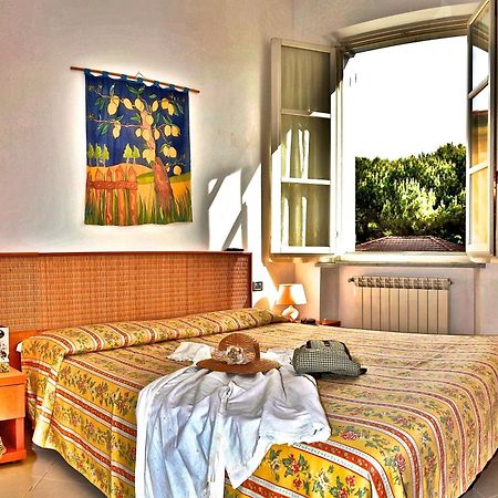 Hotel Villa Fiorisella Marina di Massa Exteriör bild