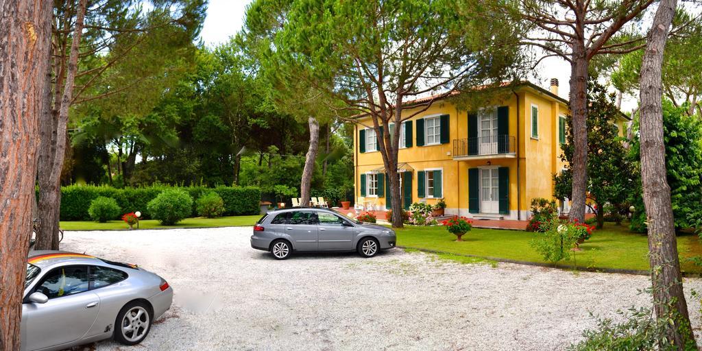 Hotel Villa Fiorisella Marina di Massa Exteriör bild