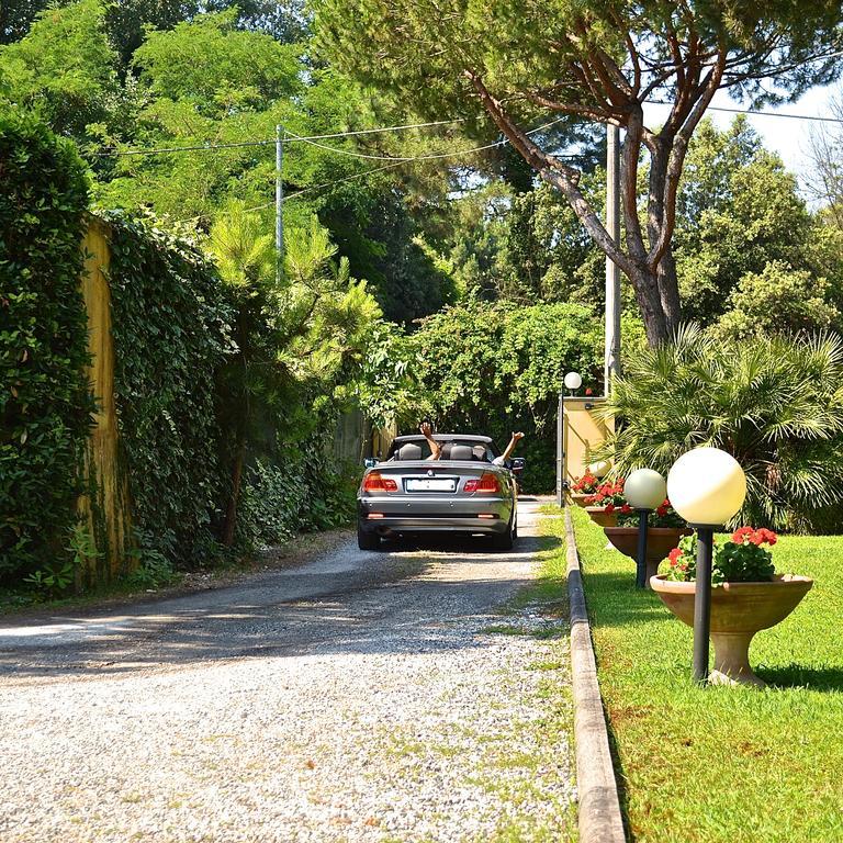 Hotel Villa Fiorisella Marina di Massa Exteriör bild
