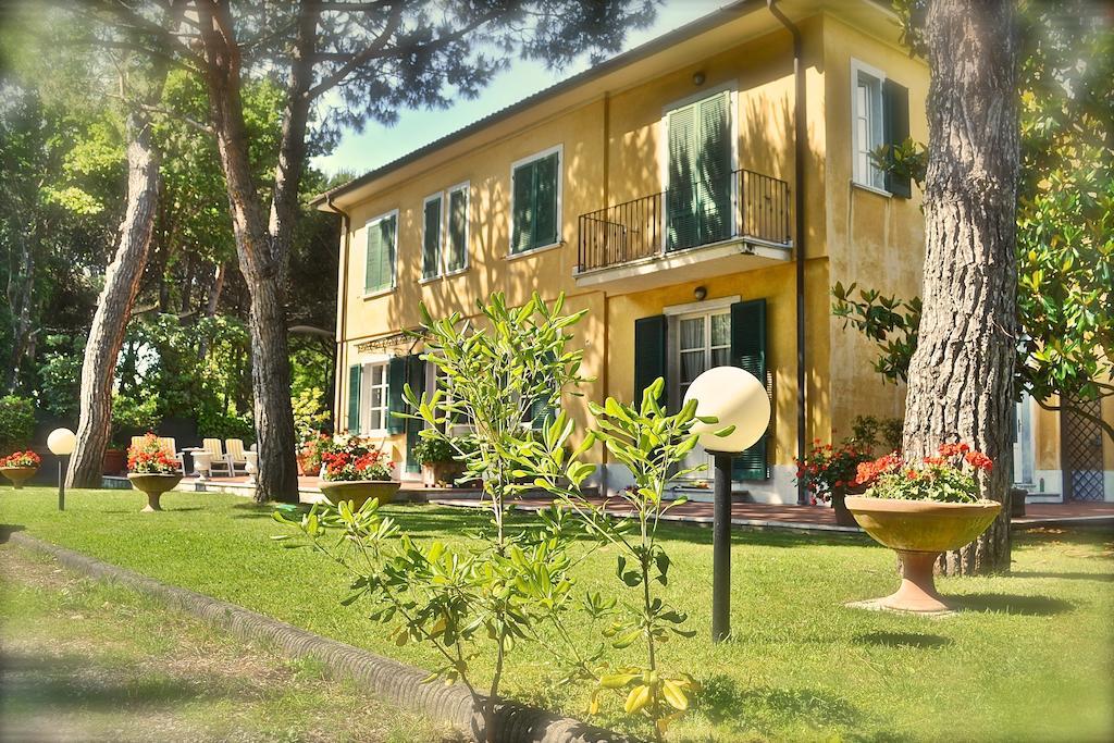 Hotel Villa Fiorisella Marina di Massa Exteriör bild