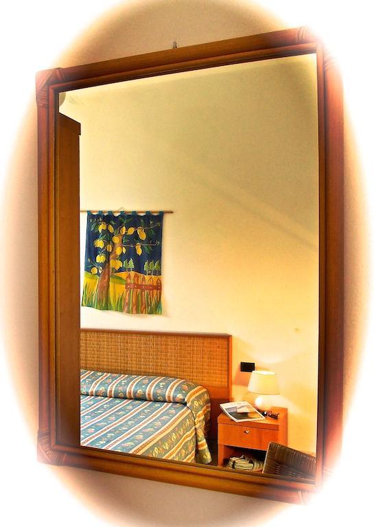 Hotel Villa Fiorisella Marina di Massa Rum bild