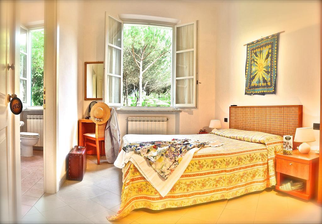 Hotel Villa Fiorisella Marina di Massa Rum bild
