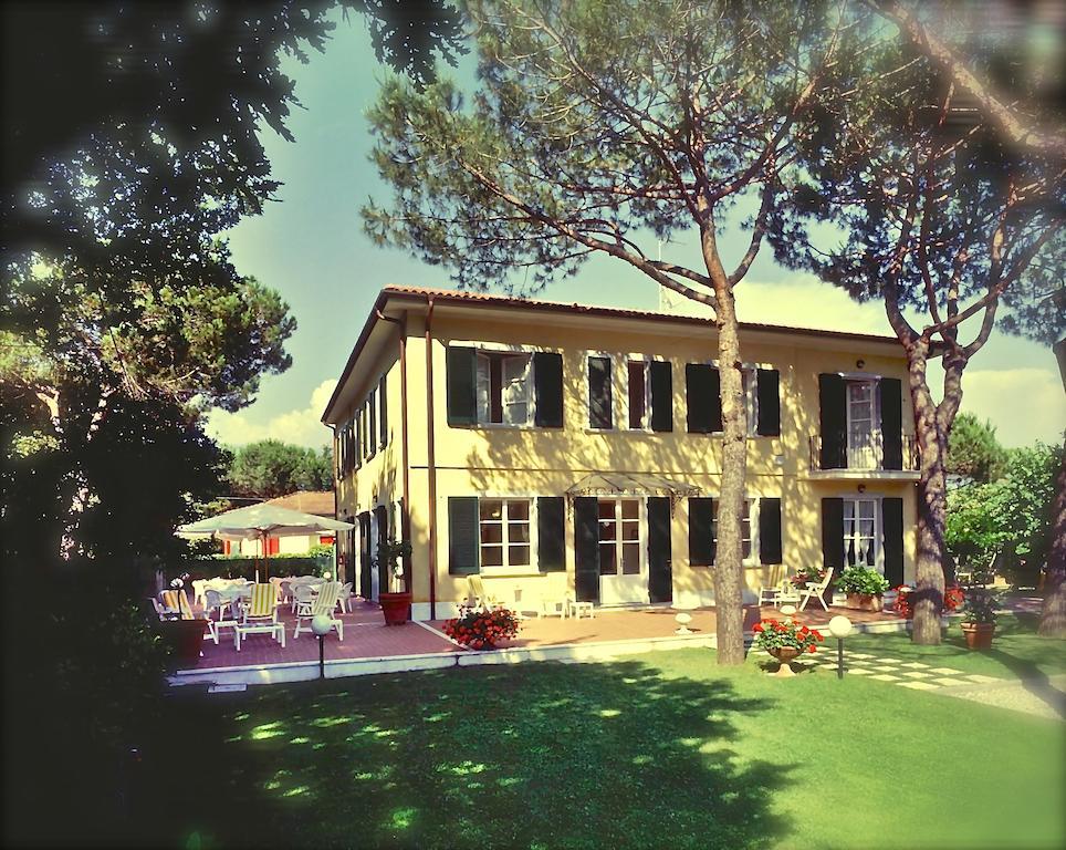 Hotel Villa Fiorisella Marina di Massa Exteriör bild
