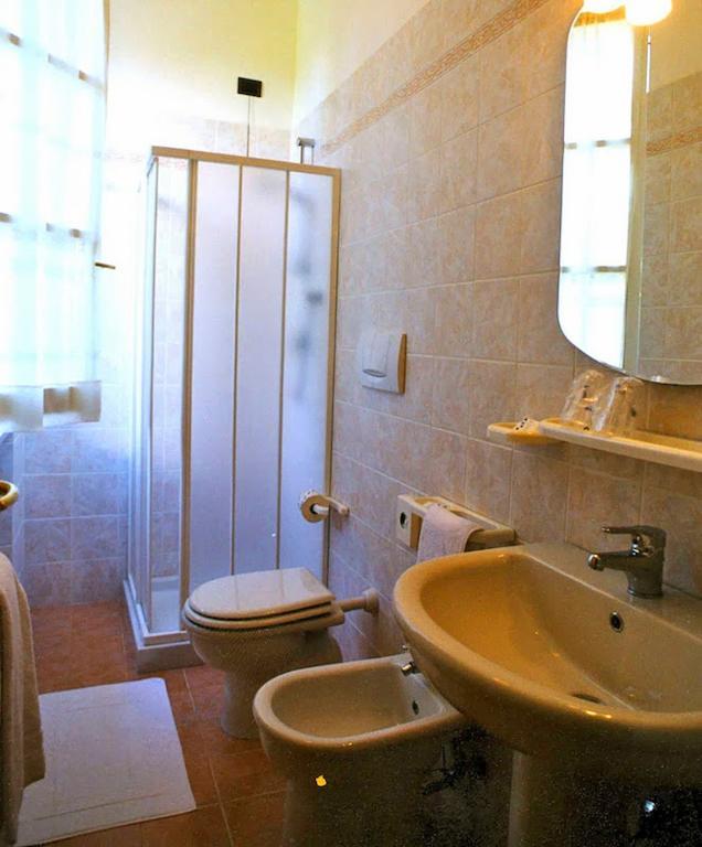 Hotel Villa Fiorisella Marina di Massa Rum bild