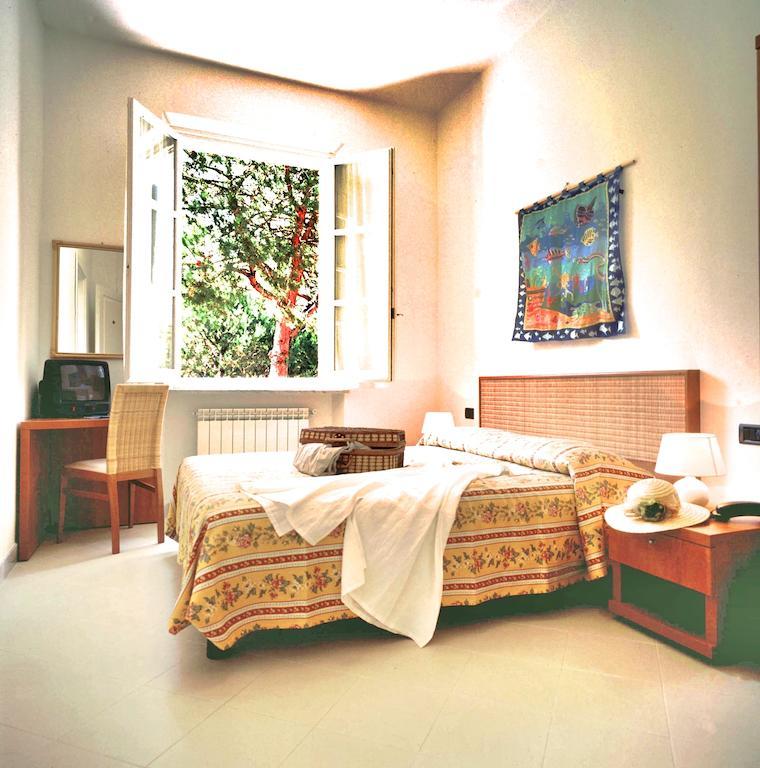 Hotel Villa Fiorisella Marina di Massa Rum bild