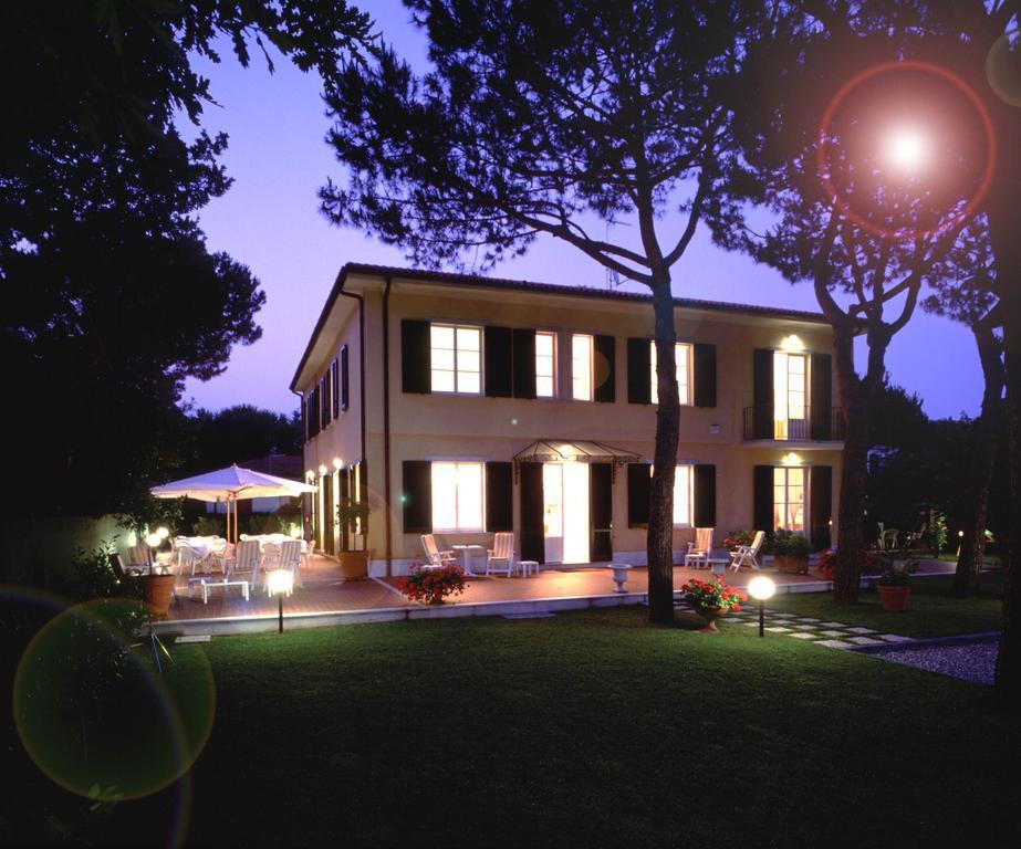 Hotel Villa Fiorisella Marina di Massa Exteriör bild